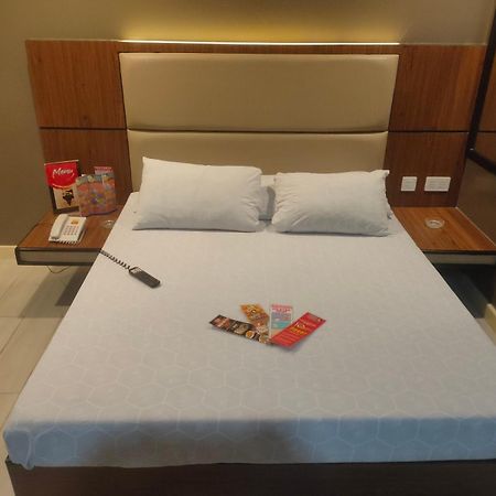 Hotel Sogo Macapagal Paranaque City ภายนอก รูปภาพ